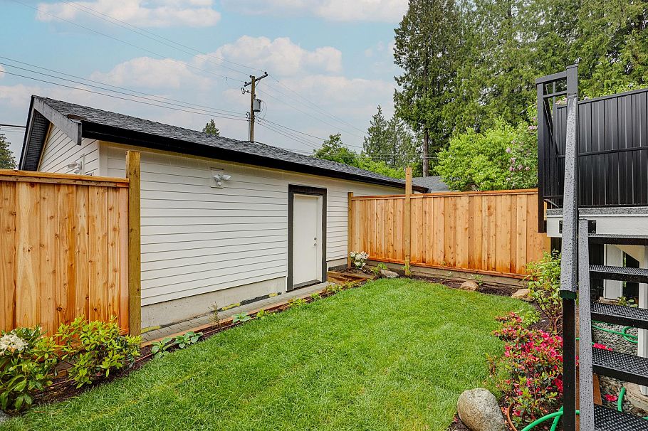 261 E 23rd Street North Vancouver, BC - 35