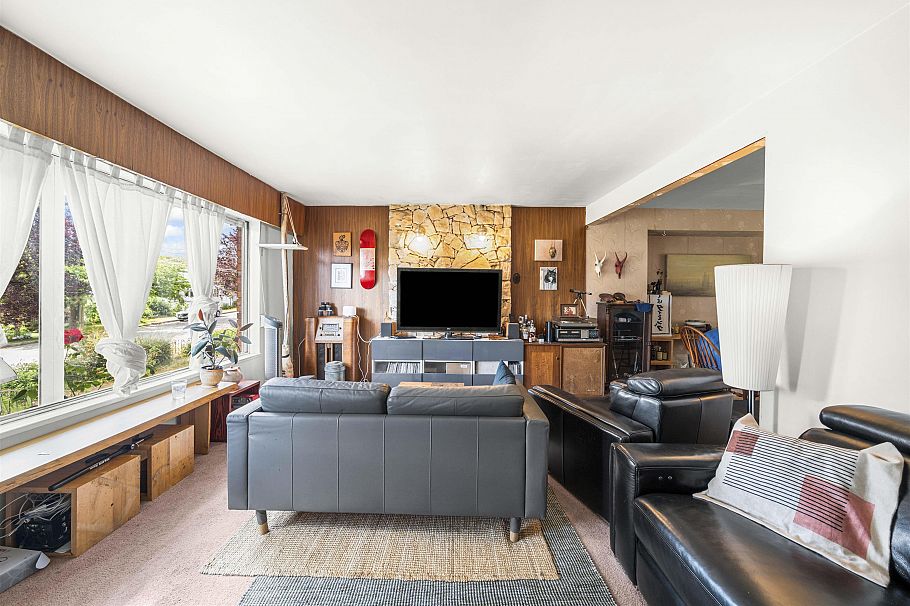 4561 Manor Street Vancouver, BC - 14