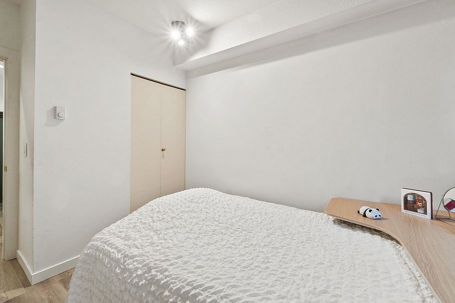 23 2133 St. Georges Avenue North Vancouver, BC - 9