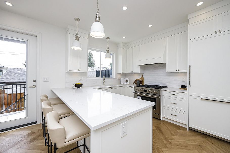 261 E 23rd Street North Vancouver, BC - 11