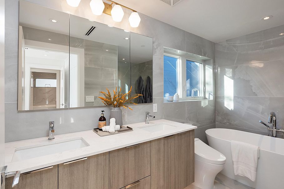 32 E 37th Avenue Vancouver, BC - 34