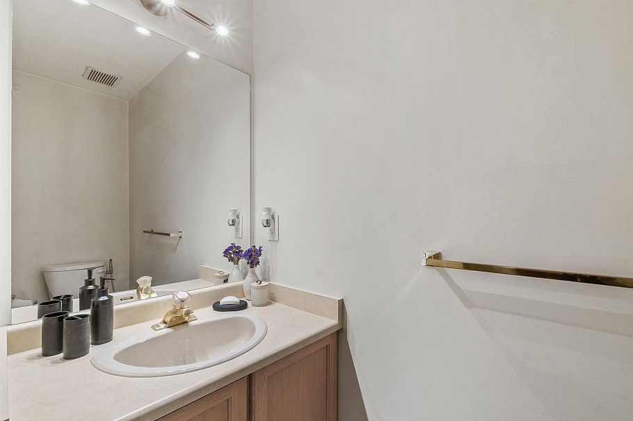 23 2133 St. Georges Avenue North Vancouver, BC - 15