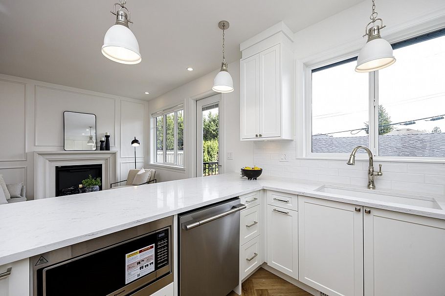 261 E 23rd Street North Vancouver, BC - 7