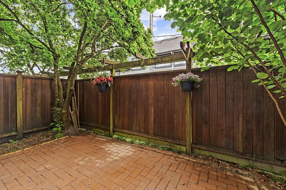 23 2133 St. Georges Avenue North Vancouver, BC - 19