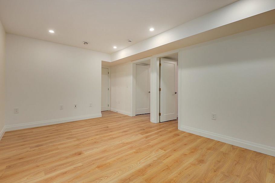 261 E 23rd Street North Vancouver, BC - 29