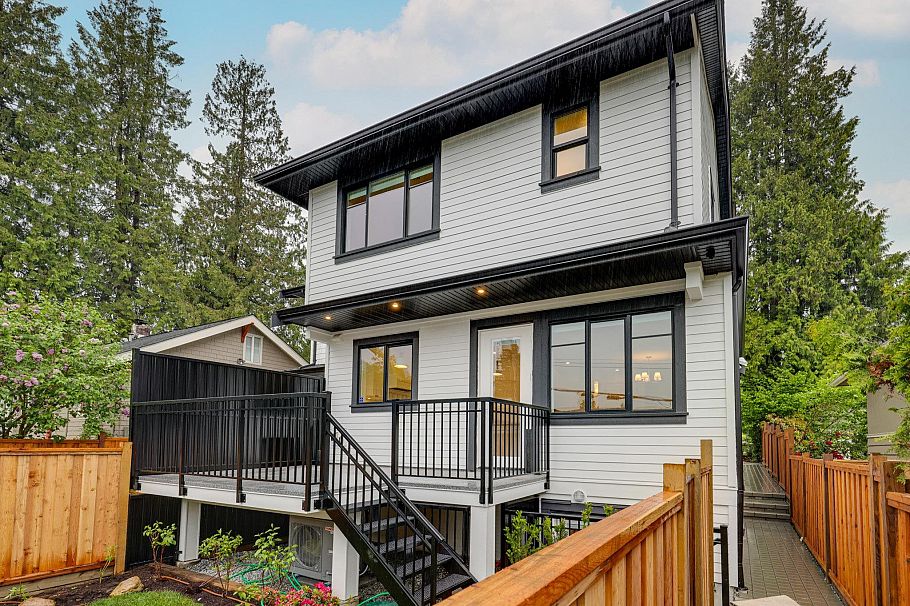 261 E 23rd Street North Vancouver, BC - 37