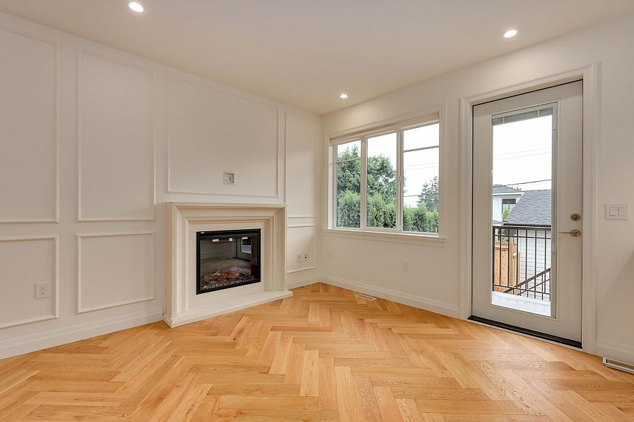 261 E 23rd Street North Vancouver, BC - 28