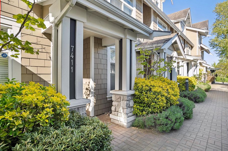 7411 Columbia Street Vancouver, BC - 3