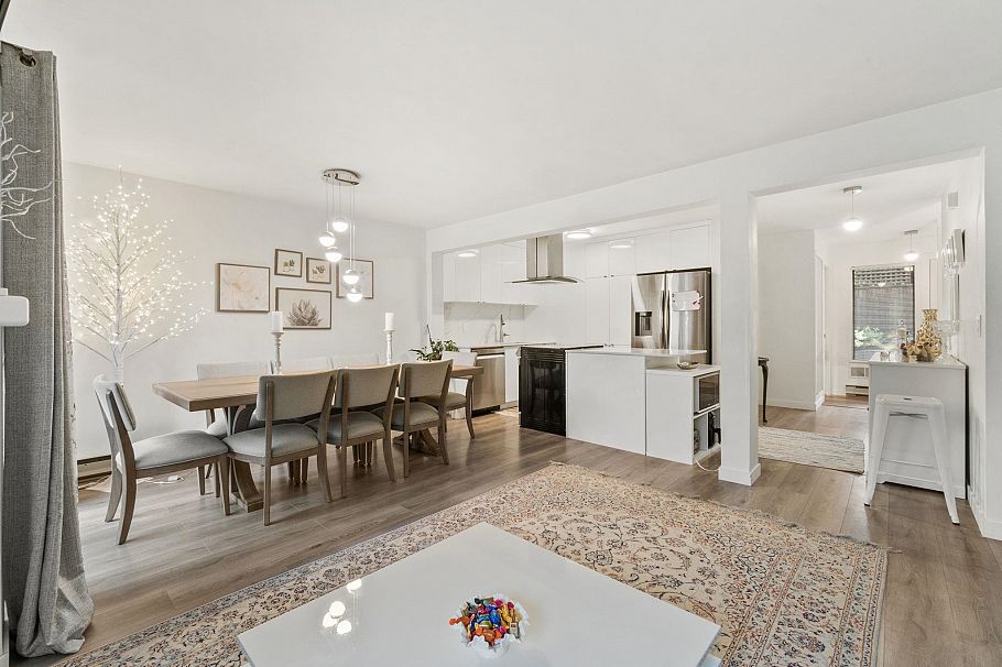 23 2133 St. Georges Avenue North Vancouver, BC - 2