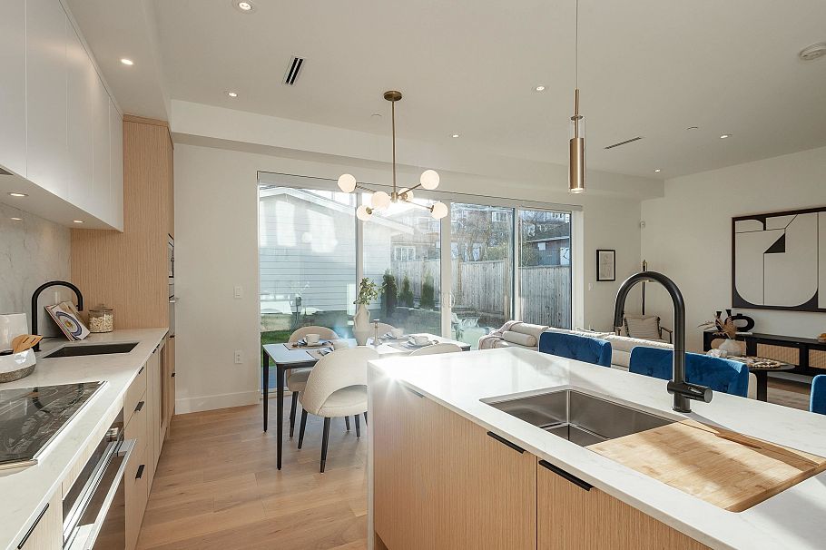 32 E 37th Avenue Vancouver, BC - 15