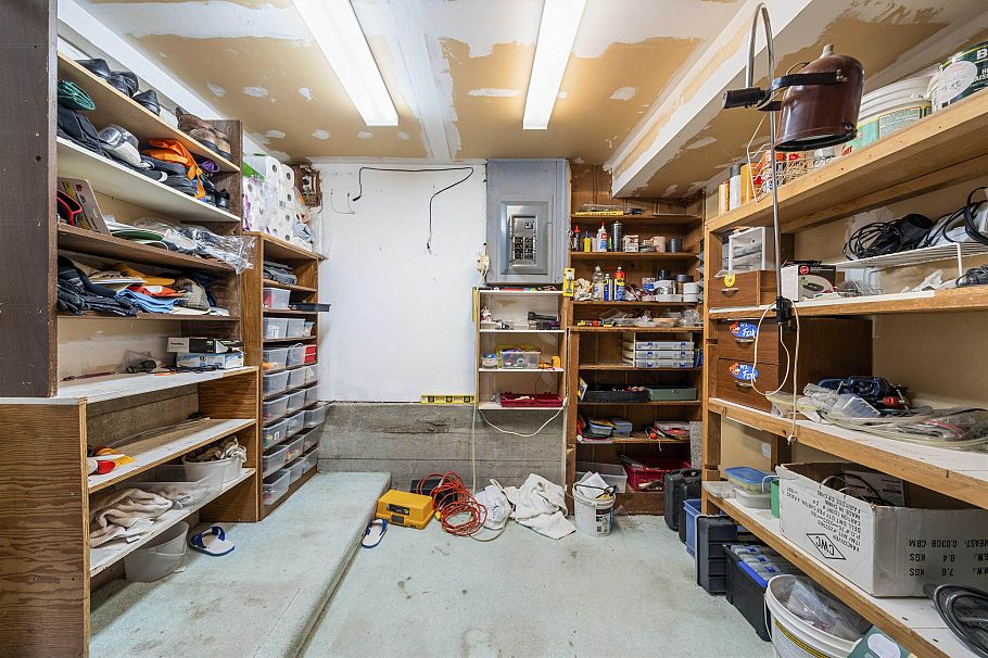 4561 Manor Street Vancouver, BC - 33