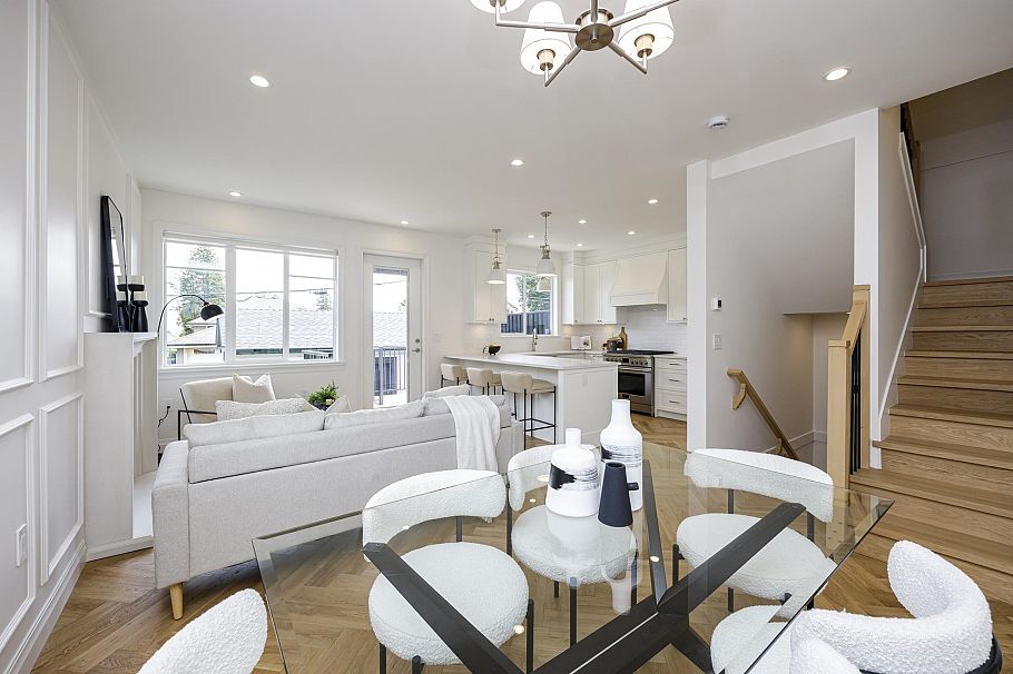 261 E 23rd Street North Vancouver, BC - 3