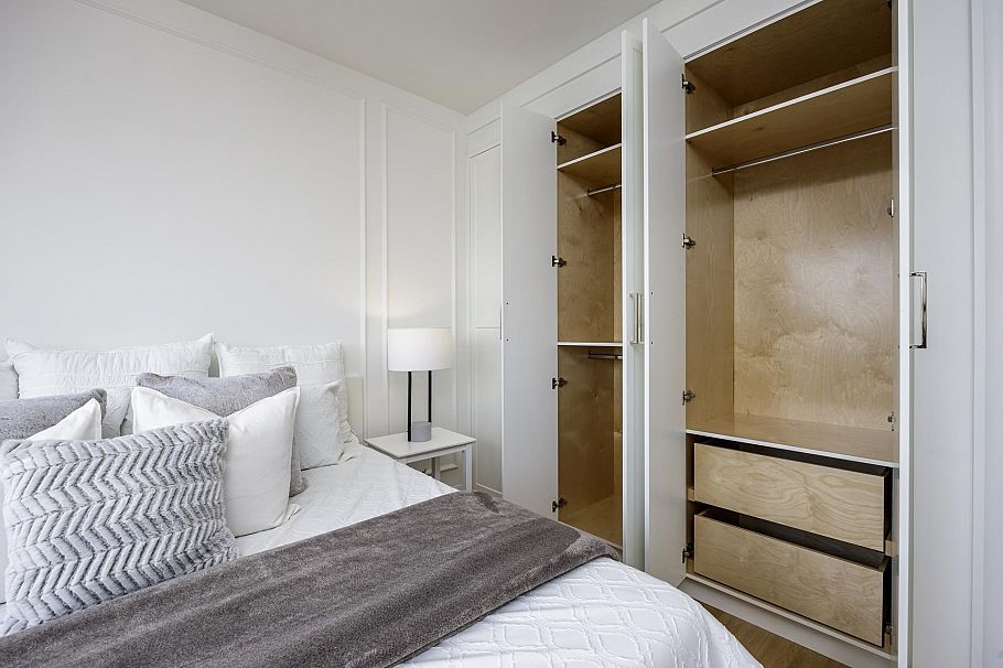 261 E 23rd Street North Vancouver, BC - 25