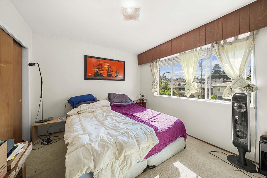 4561 Manor Street Vancouver, BC - 3