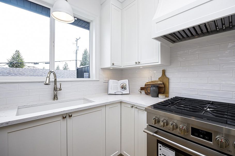 261 E 23rd Street North Vancouver, BC - 12