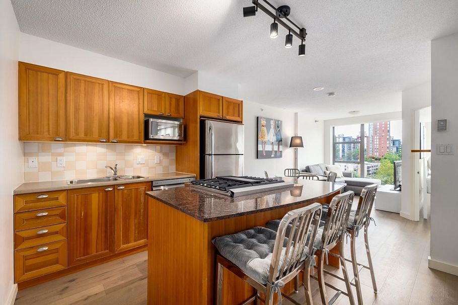803 1723 Alberni Street Vancouver, BC - 3