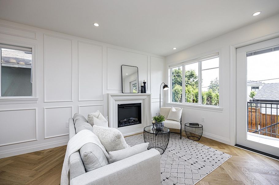 261 E 23rd Street North Vancouver, BC - 4