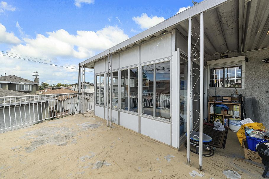 4561 Manor Street Vancouver, BC - 22