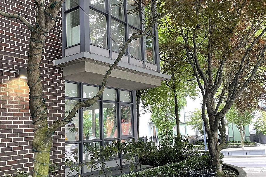 891 Helmcken Street Vancouver, BC - 2