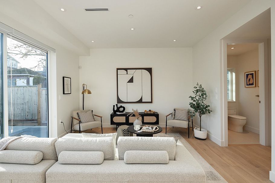 32 E 37th Avenue Vancouver, BC - 4