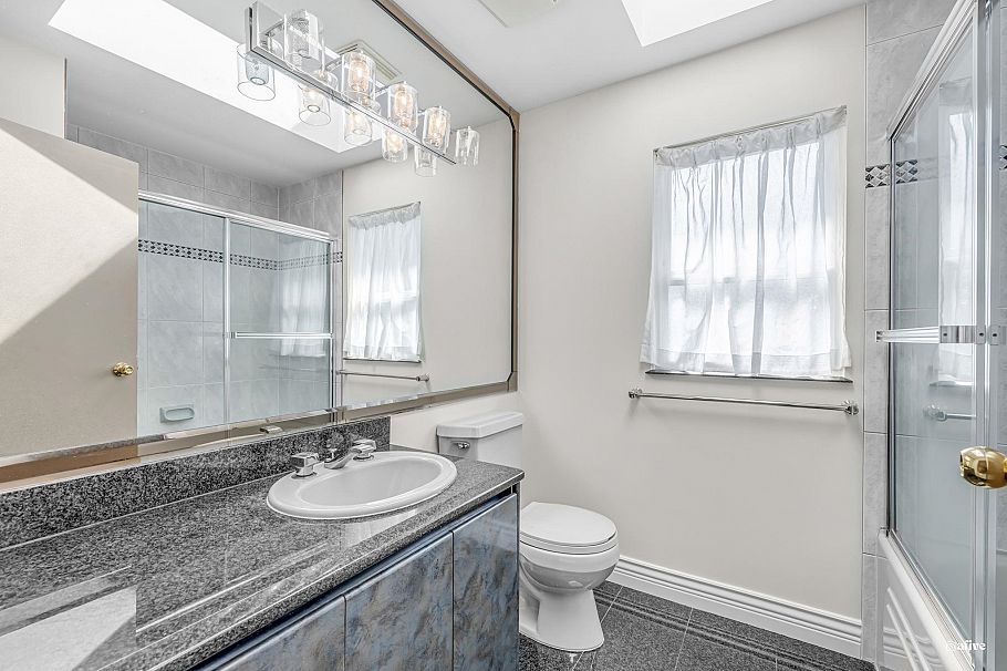 1463 W 57th Street Vancouver, BC - 25