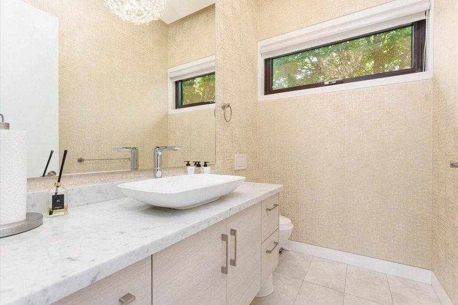 3011 W 27th Avenue Vancouver, BC - 9