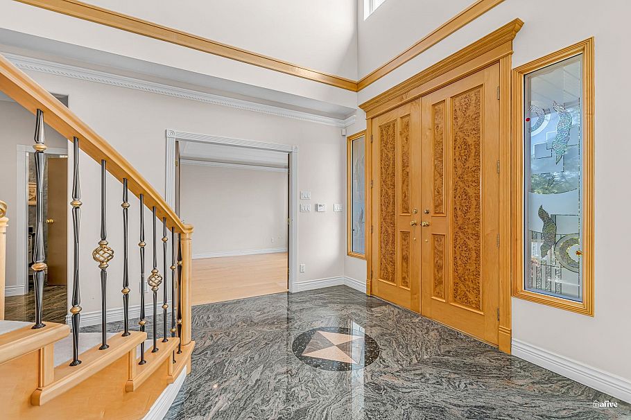 1463 W 57th Street Vancouver, BC - 2