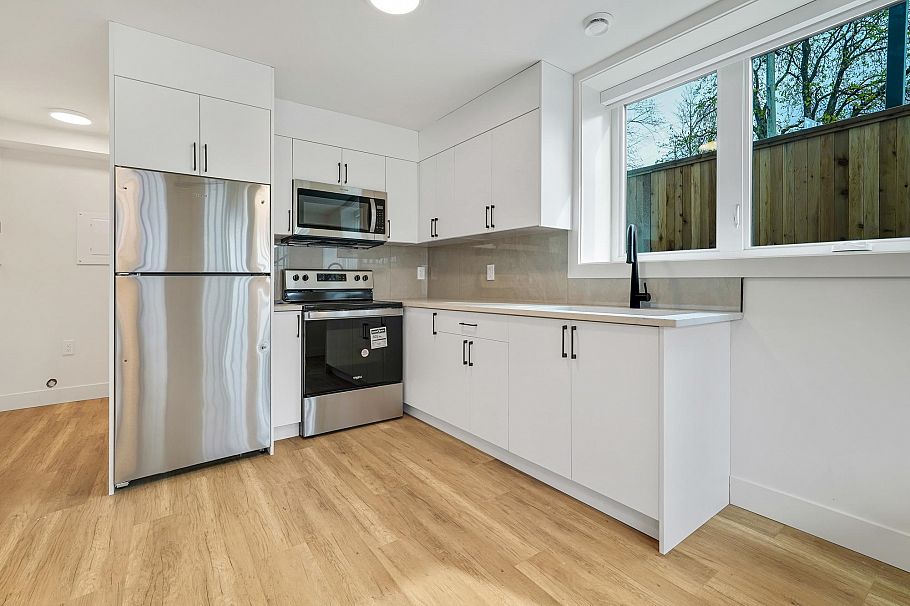 3483 Adanac Street Vancouver, BC - 19