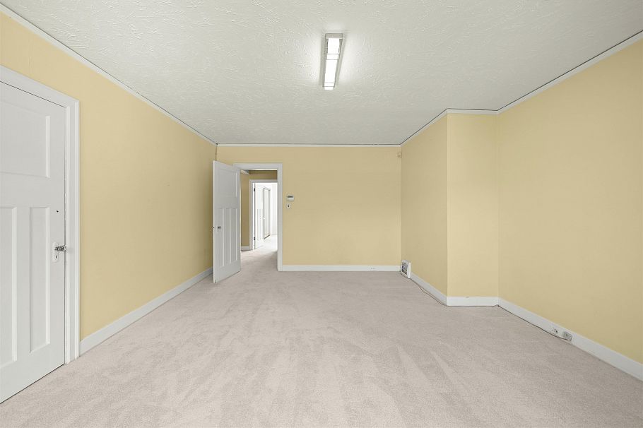 3492 W 34th Avenue Vancouver, BC - 34