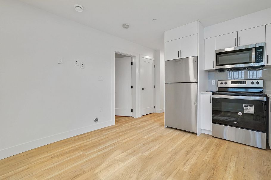 3483 Adanac Street Vancouver, BC - 18