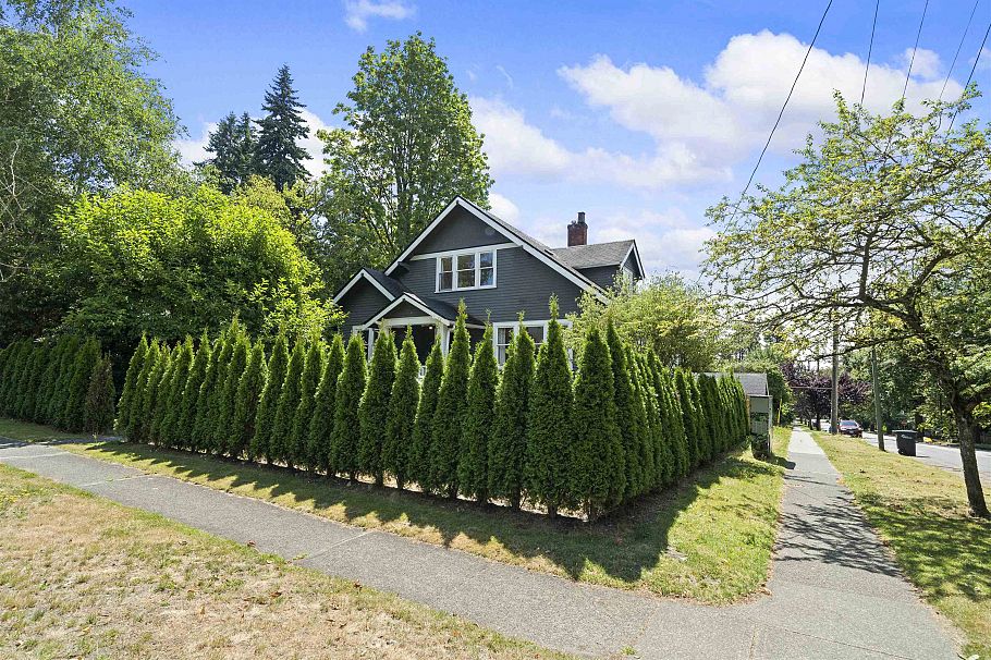 3492 W 34th Avenue Vancouver, BC - 2