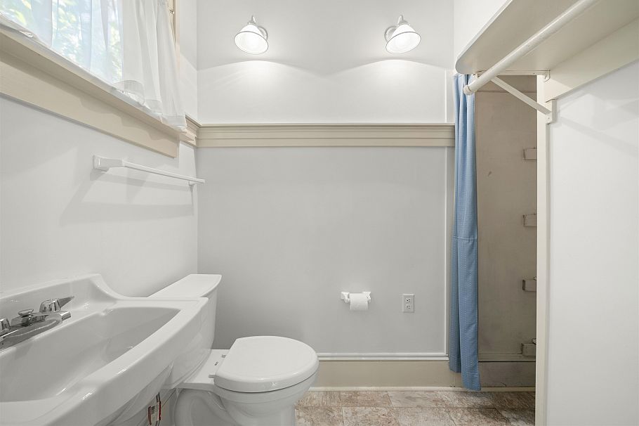 3492 W 34th Avenue Vancouver, BC - 23