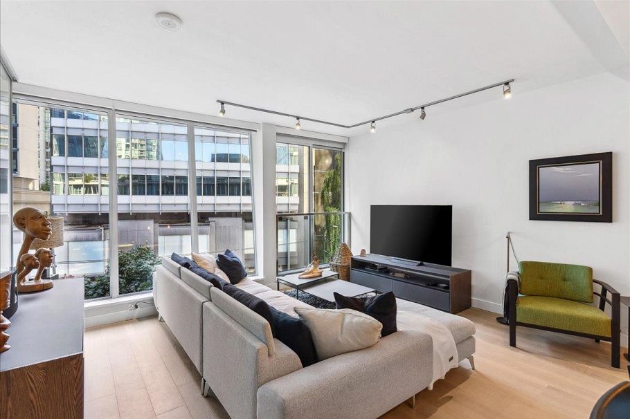 402 1477 W Pender Street Vancouver, BC - 2
