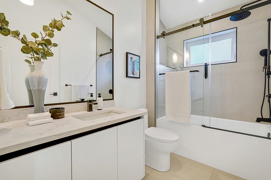 3483 Adanac Street Vancouver, BC - 15