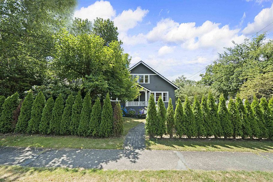 3492 W 34th Avenue Vancouver, BC - 9