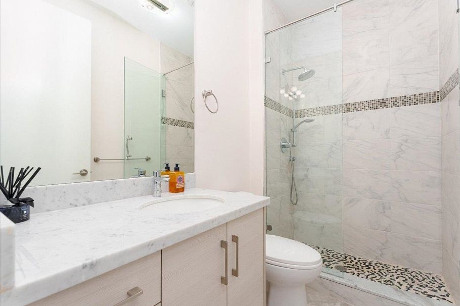 3011 W 27th Avenue Vancouver, BC - 27