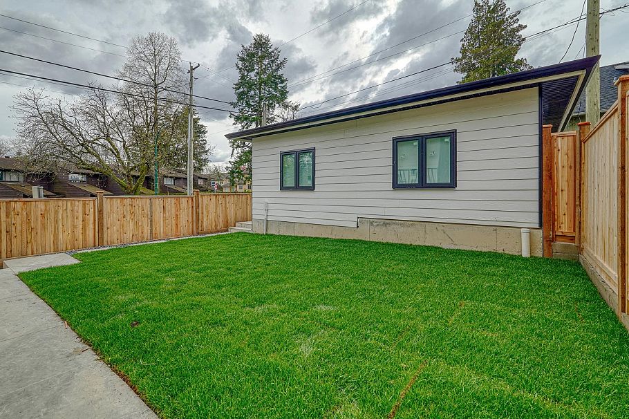 3483 Adanac Street Vancouver, BC - 23