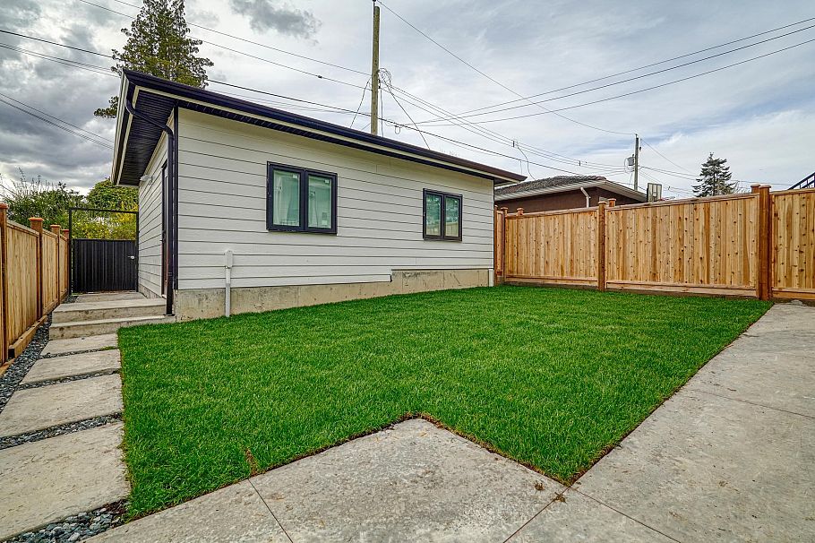 3483 Adanac Street Vancouver, BC - 22