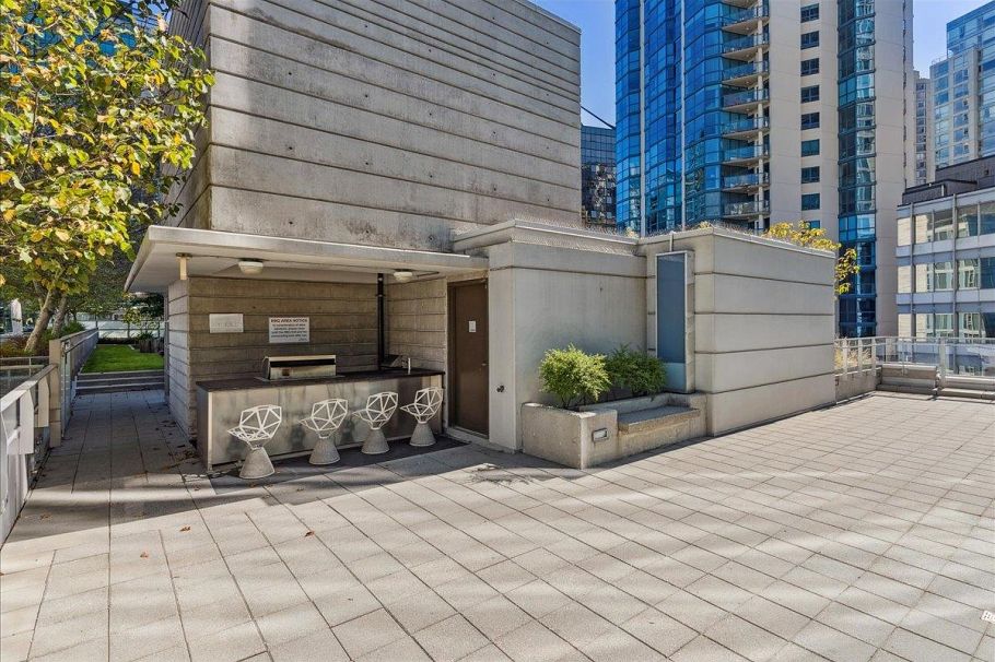 402 1477 W Pender Street Vancouver, BC - 24