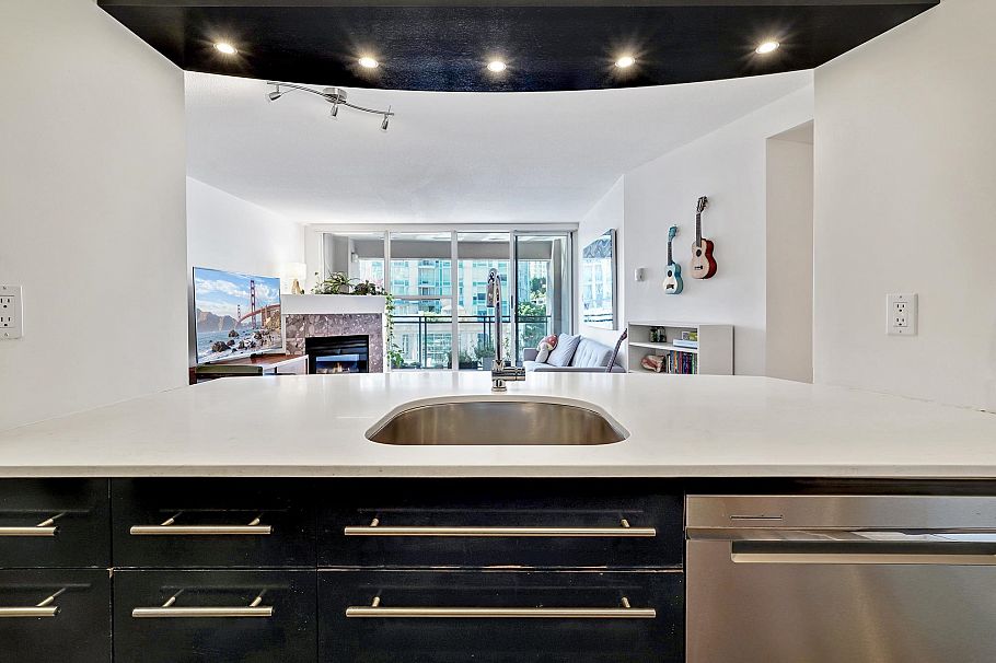 306 183 Keefer Place Vancouver, BC - 1