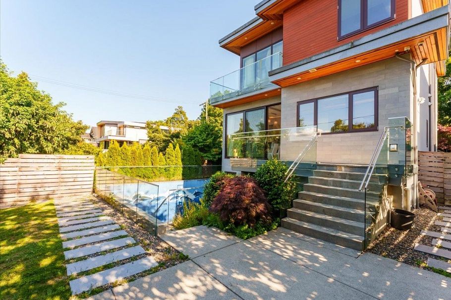 3011 W 27th Avenue Vancouver, BC - 32