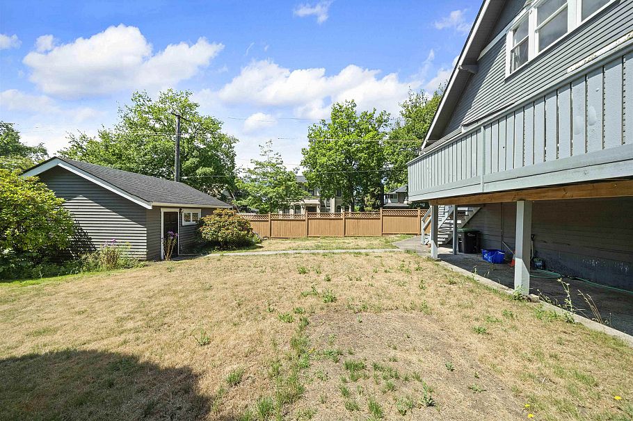 3492 W 34th Avenue Vancouver, BC - 4