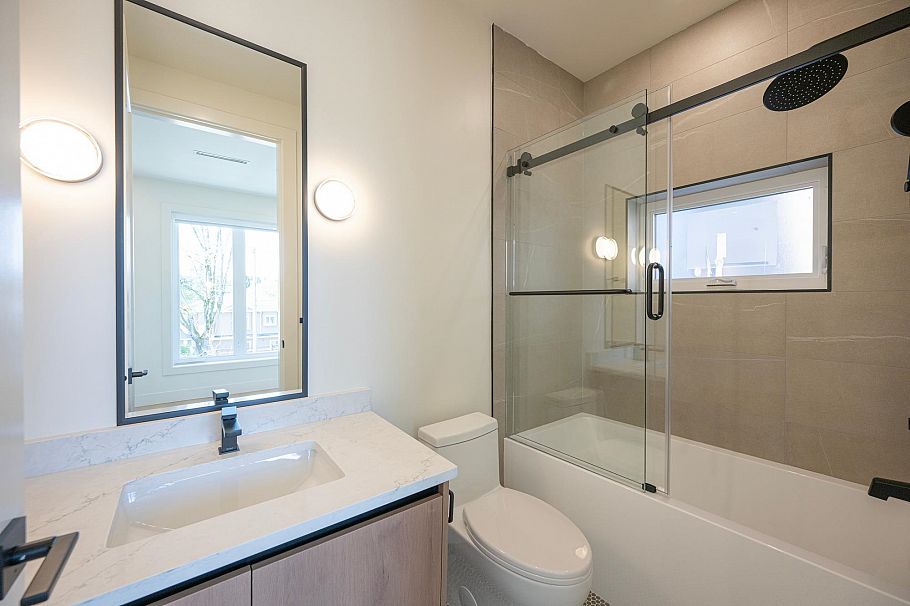 3483 Adanac Street Vancouver, BC - 17