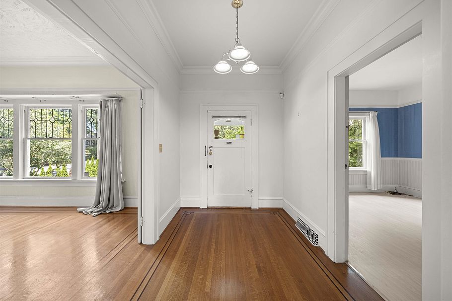 3492 W 34th Avenue Vancouver, BC - 19