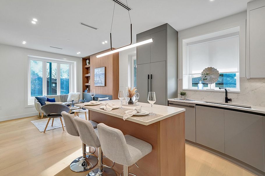 3483 Adanac Street Vancouver, BC - 3