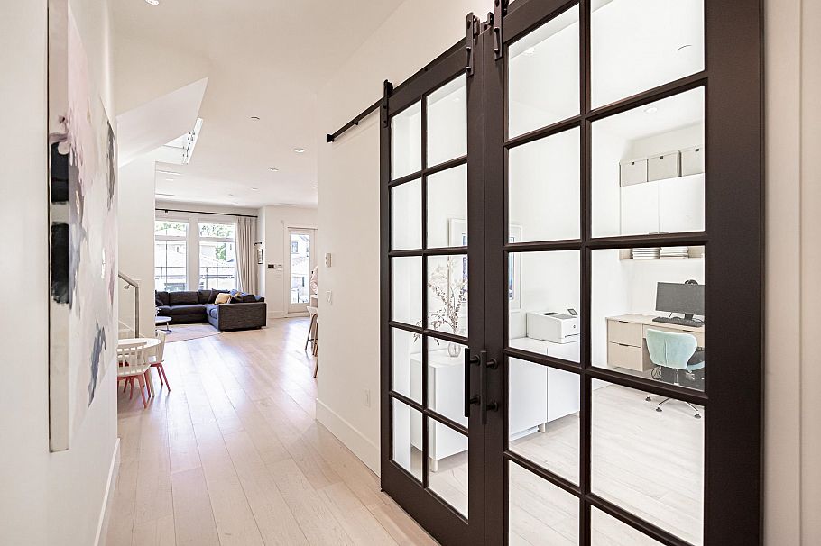 3123 W 16th Avenue Vancouver, BC - 4