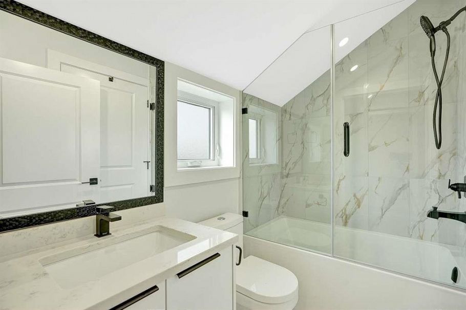 1548 E 41st Avenue Vancouver, BC - 12