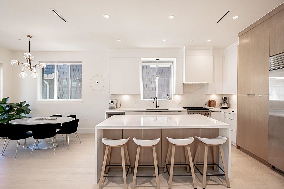 3123 W 16th Avenue Vancouver, BC - 5