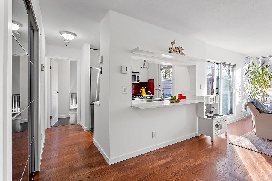 212 8460 Jellicoe Street Vancouver, BC - 12