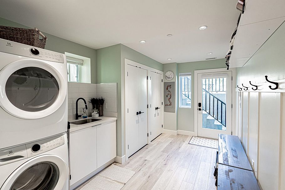 3123 W 16th Avenue Vancouver, BC - 32